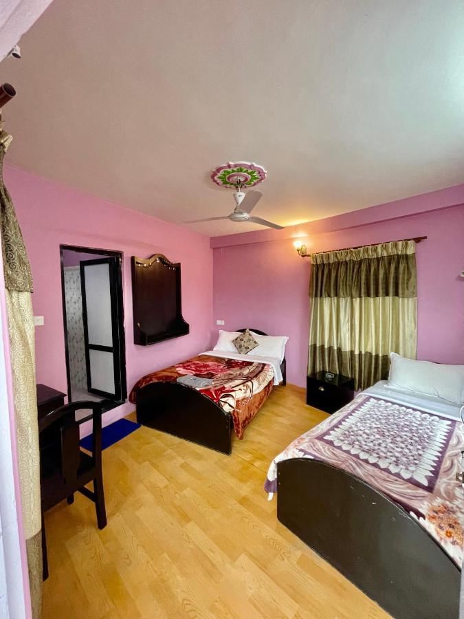 Hotel Santana โพคารา ภายนอก รูปภาพ