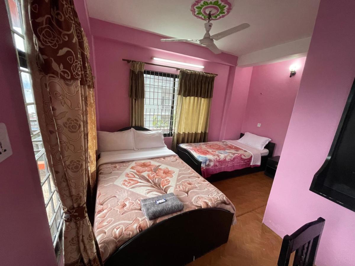 Hotel Santana โพคารา ภายนอก รูปภาพ