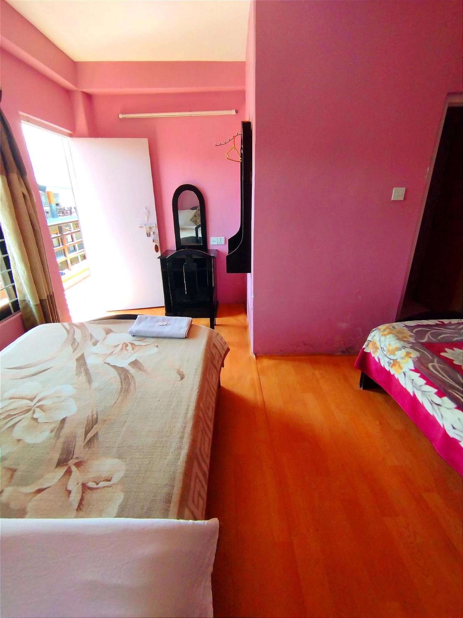 Hotel Santana โพคารา ภายนอก รูปภาพ