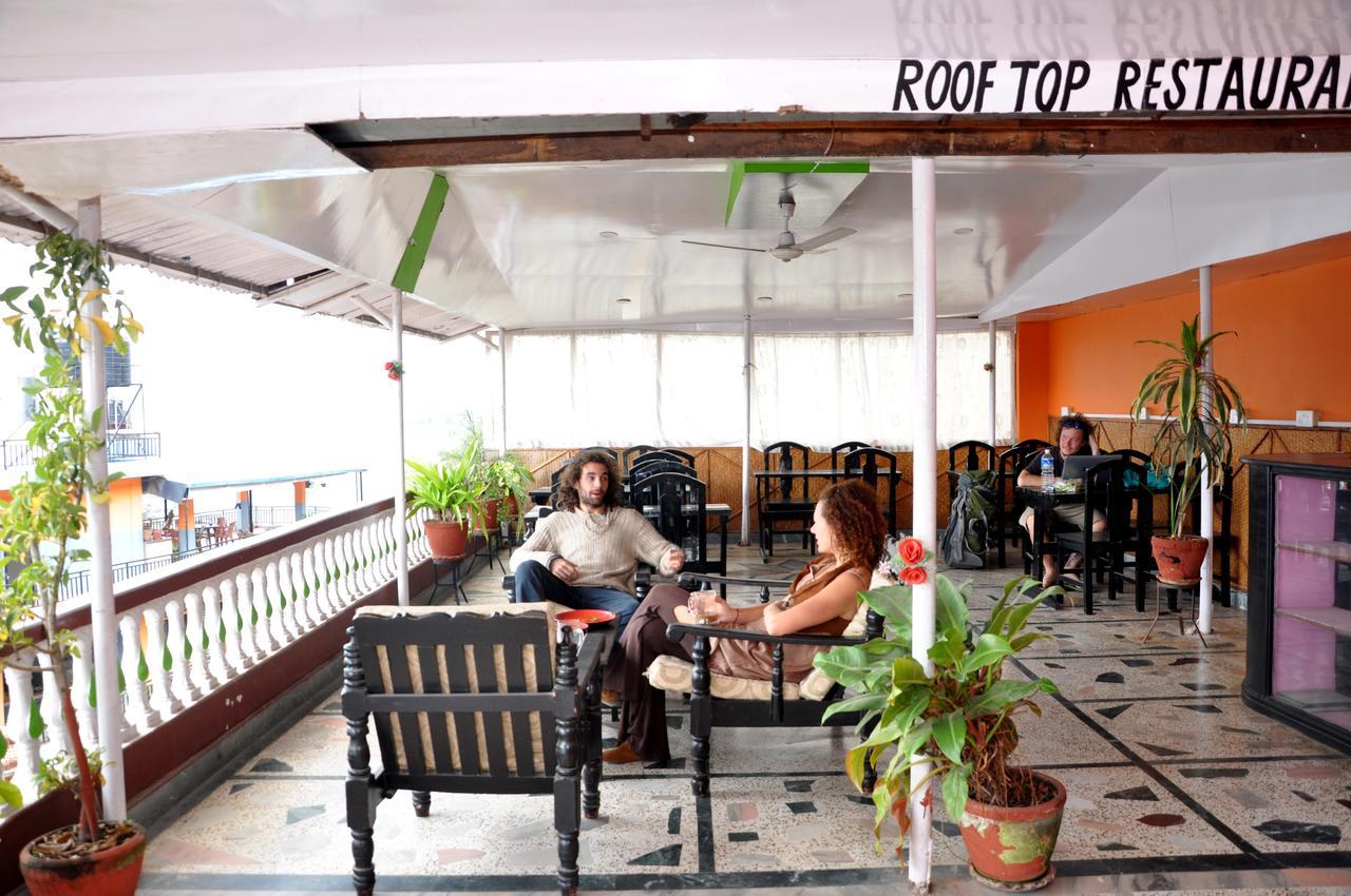 Hotel Santana โพคารา ภายนอก รูปภาพ