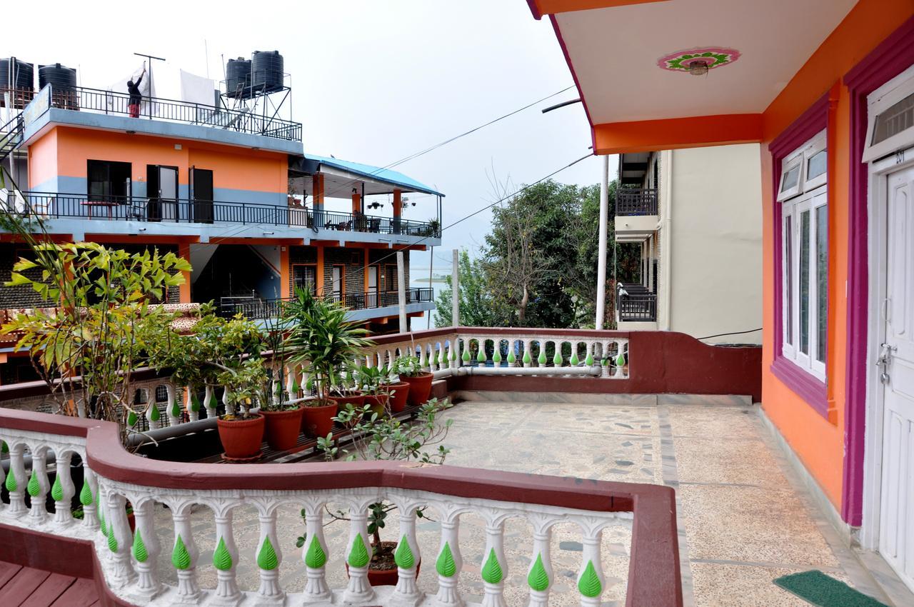 Hotel Santana โพคารา ภายนอก รูปภาพ