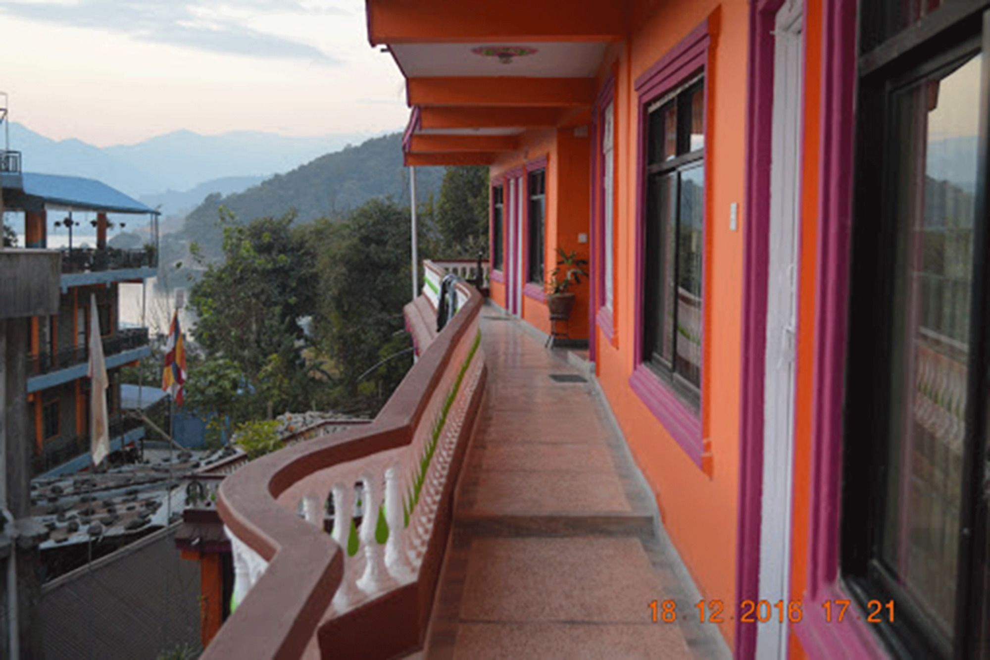 Hotel Santana โพคารา ภายนอก รูปภาพ