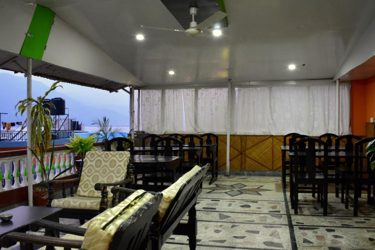 Hotel Santana โพคารา ภายนอก รูปภาพ