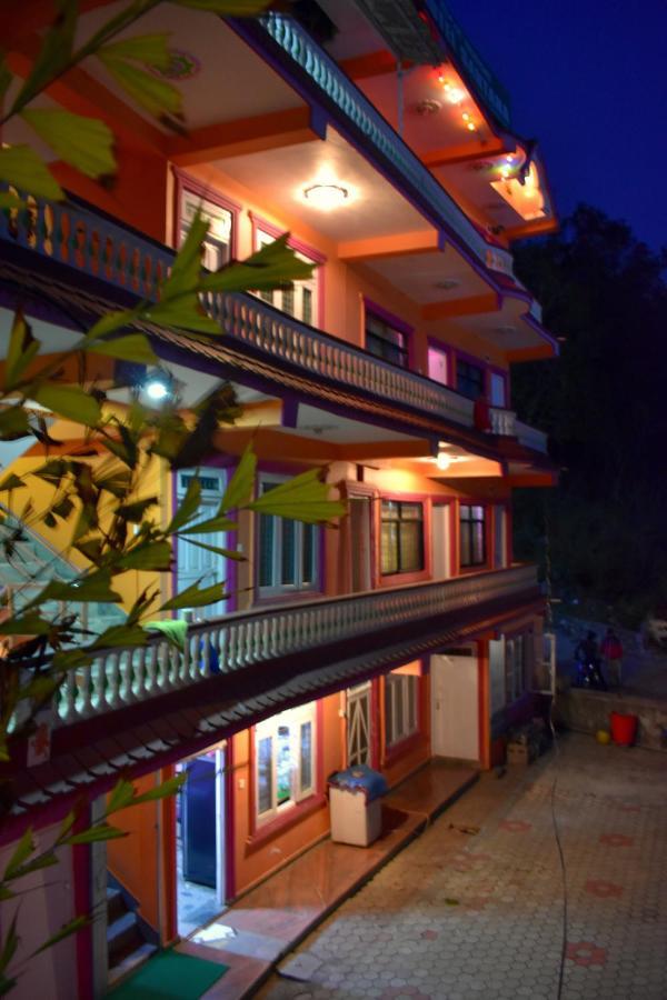 Hotel Santana โพคารา ภายนอก รูปภาพ