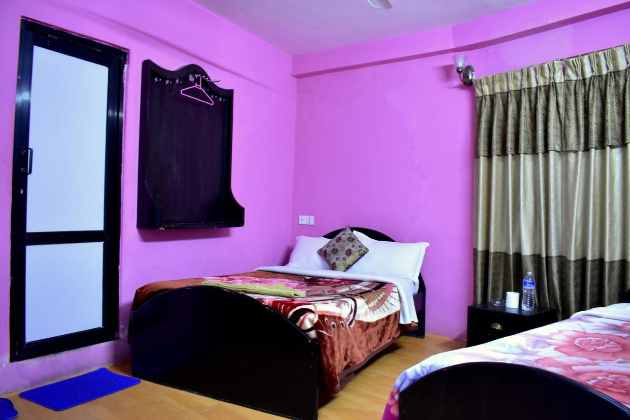 Hotel Santana โพคารา ภายนอก รูปภาพ