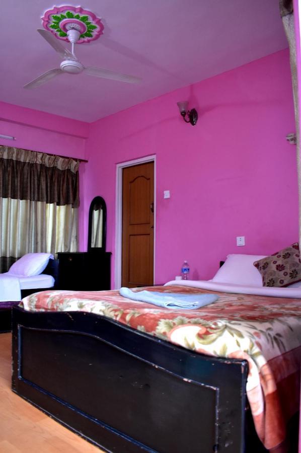 Hotel Santana โพคารา ภายนอก รูปภาพ