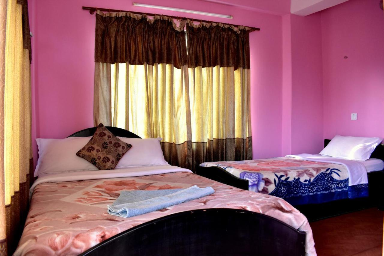 Hotel Santana โพคารา ภายนอก รูปภาพ