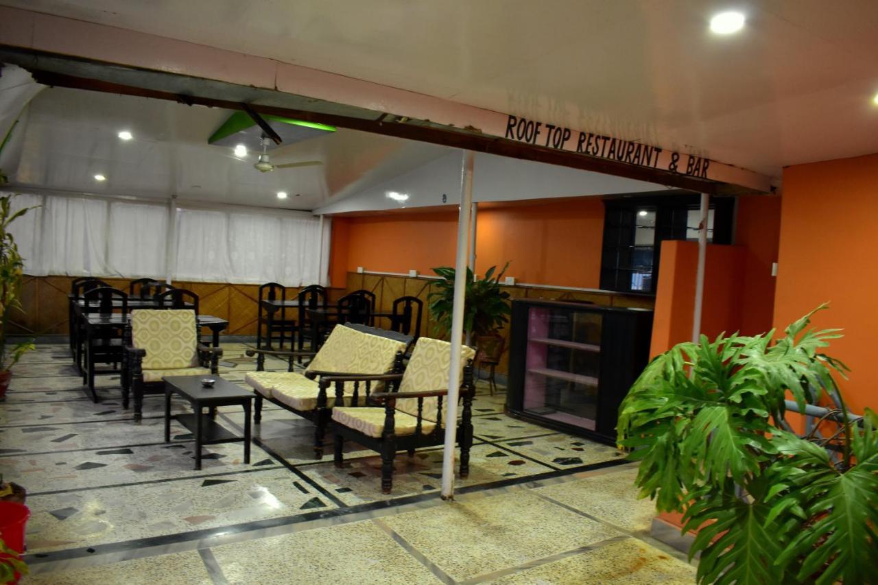 Hotel Santana โพคารา ภายนอก รูปภาพ